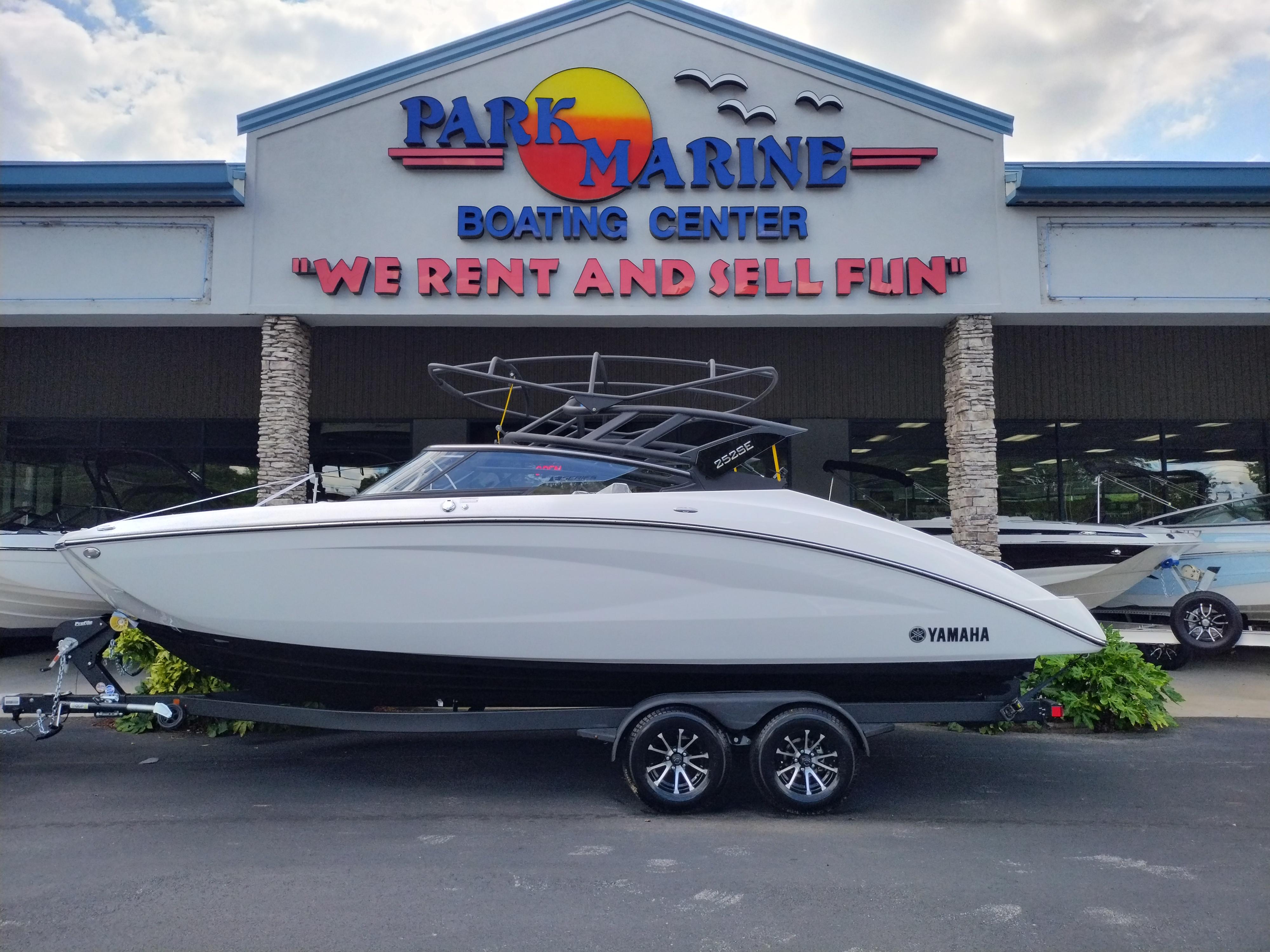 2025 Yamaha Boats 252SE