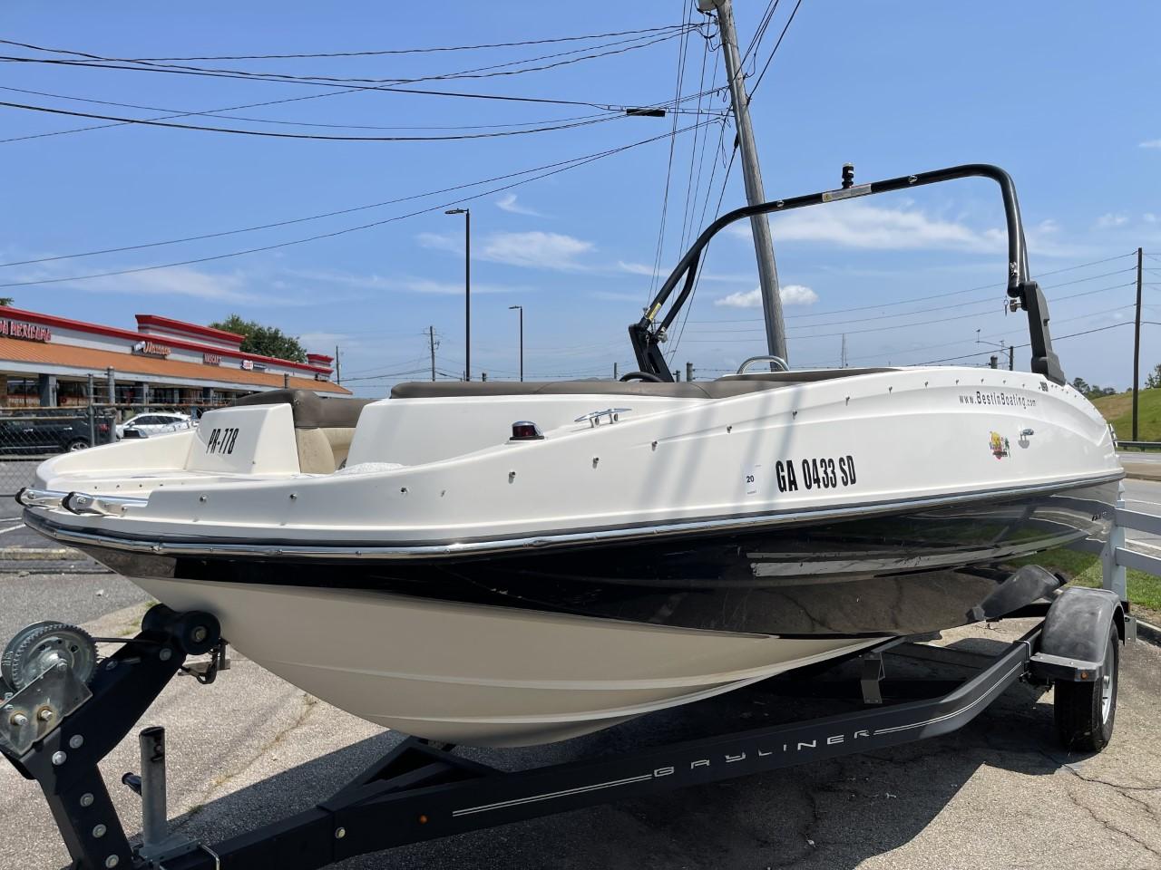 2017 Bayliner 19 DECKBOAT