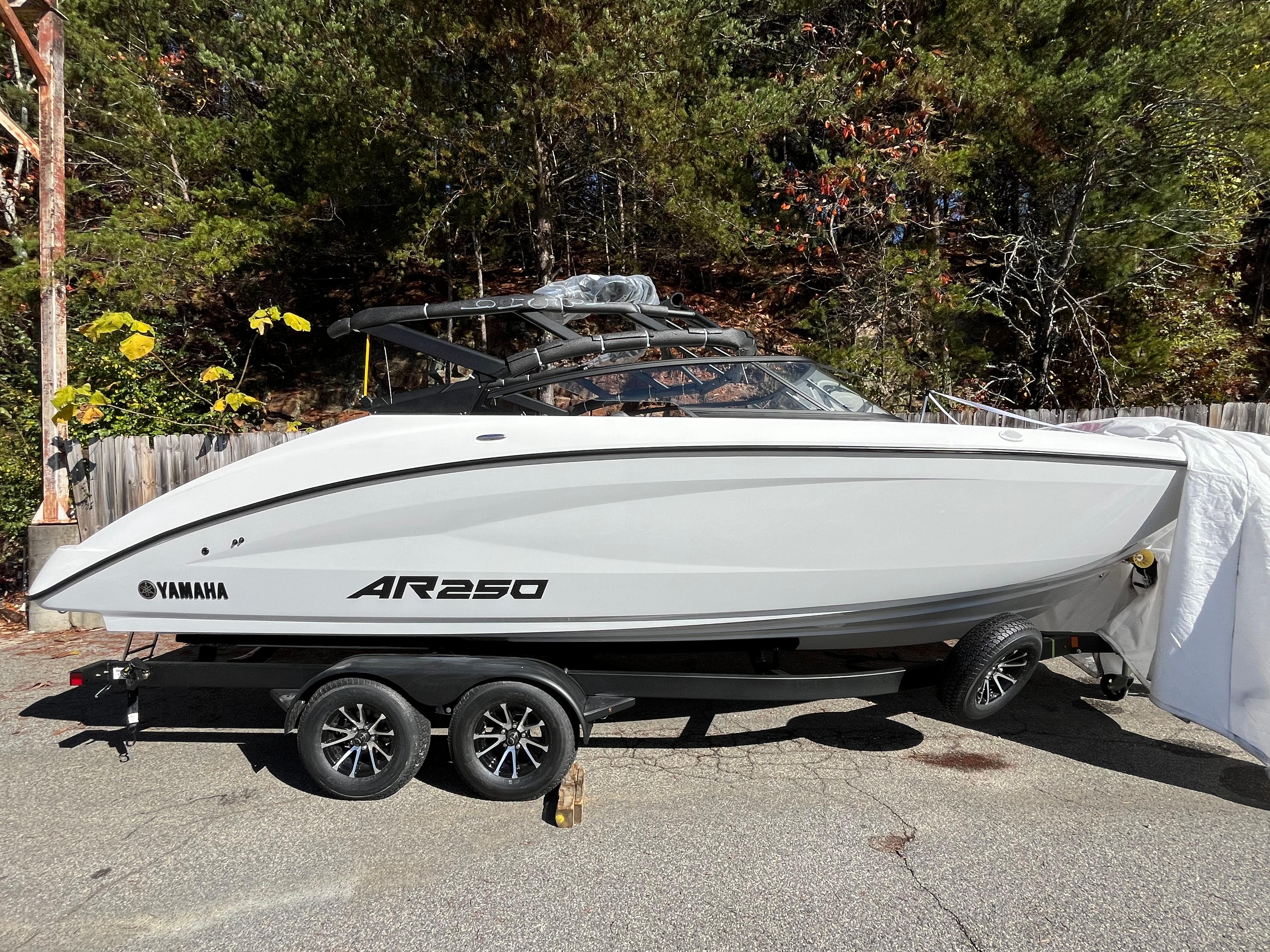 2025 Yamaha Boats AR250