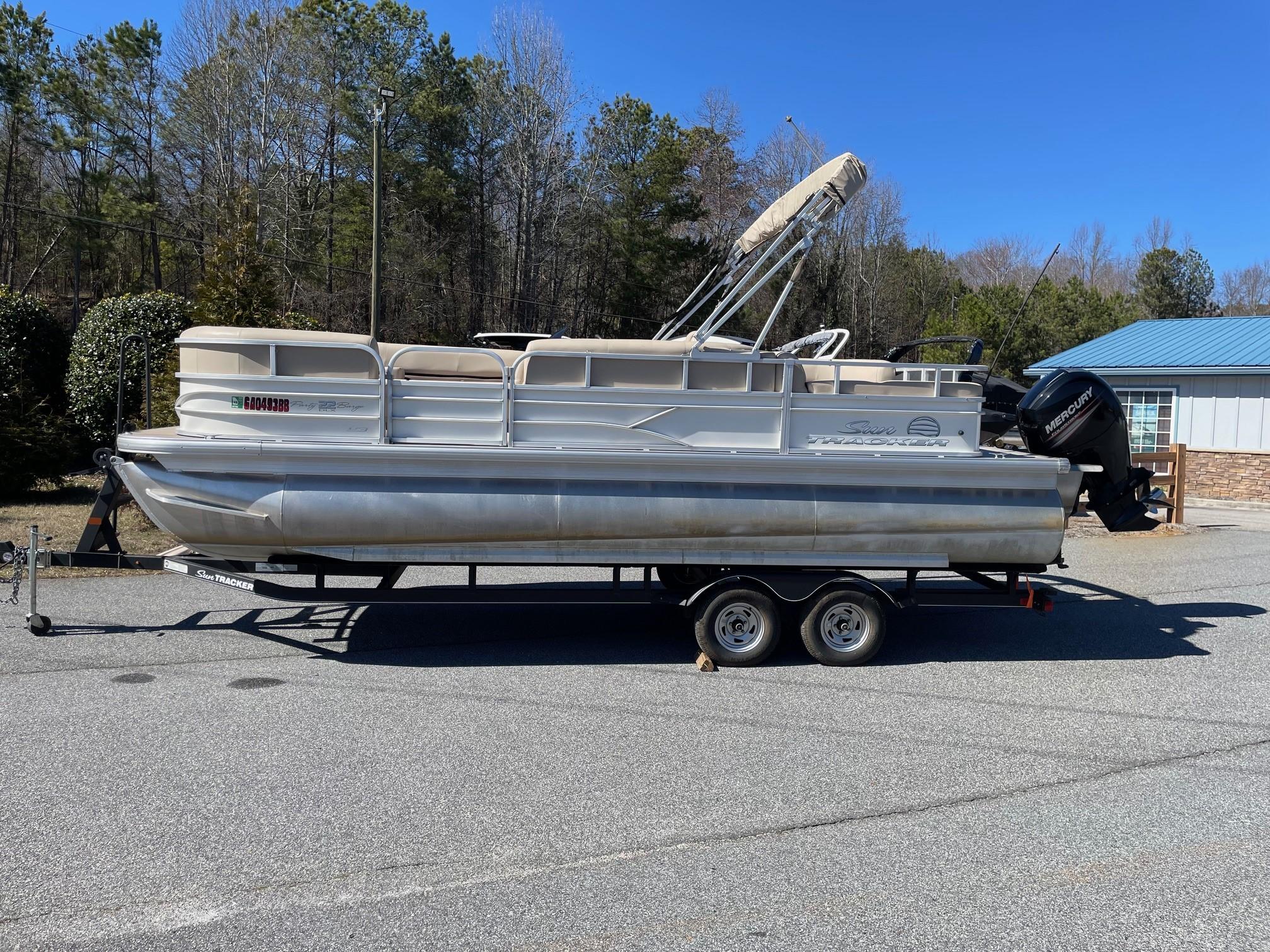 2017 suntracker party barge dlx 22 xp3 power 9682667 20250224113417415 1 XLARGE