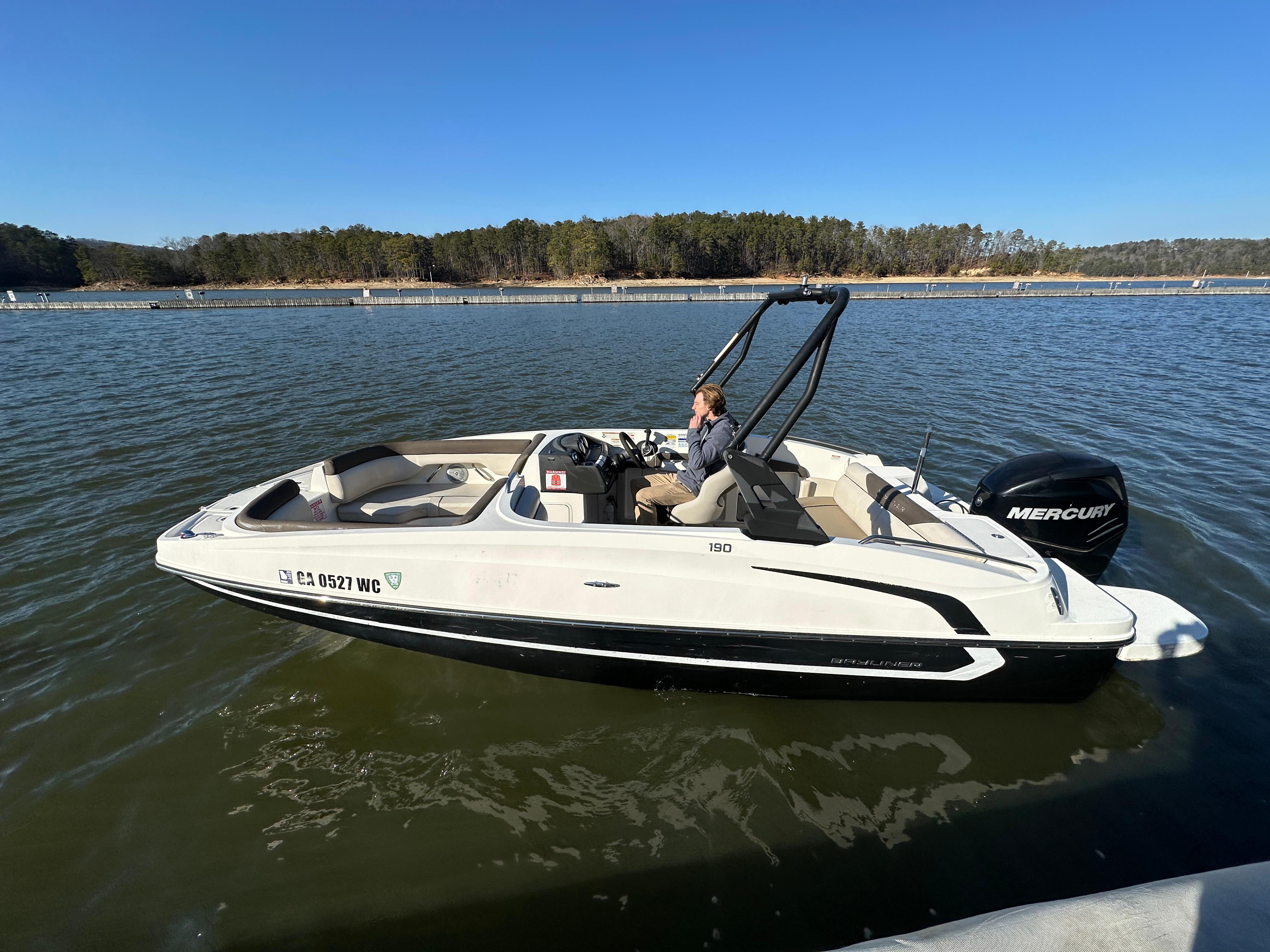 2018 Bayliner 190 Deck Boat